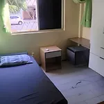 Quarto solteiro climatizado em condomínio residen