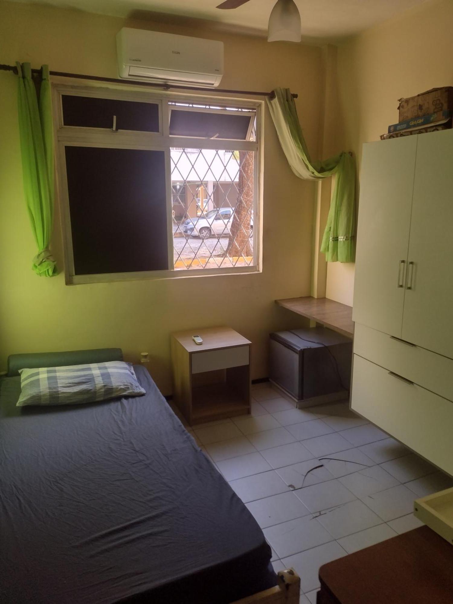 Quarto Solteiro Climatizado Em Condominio Residen *