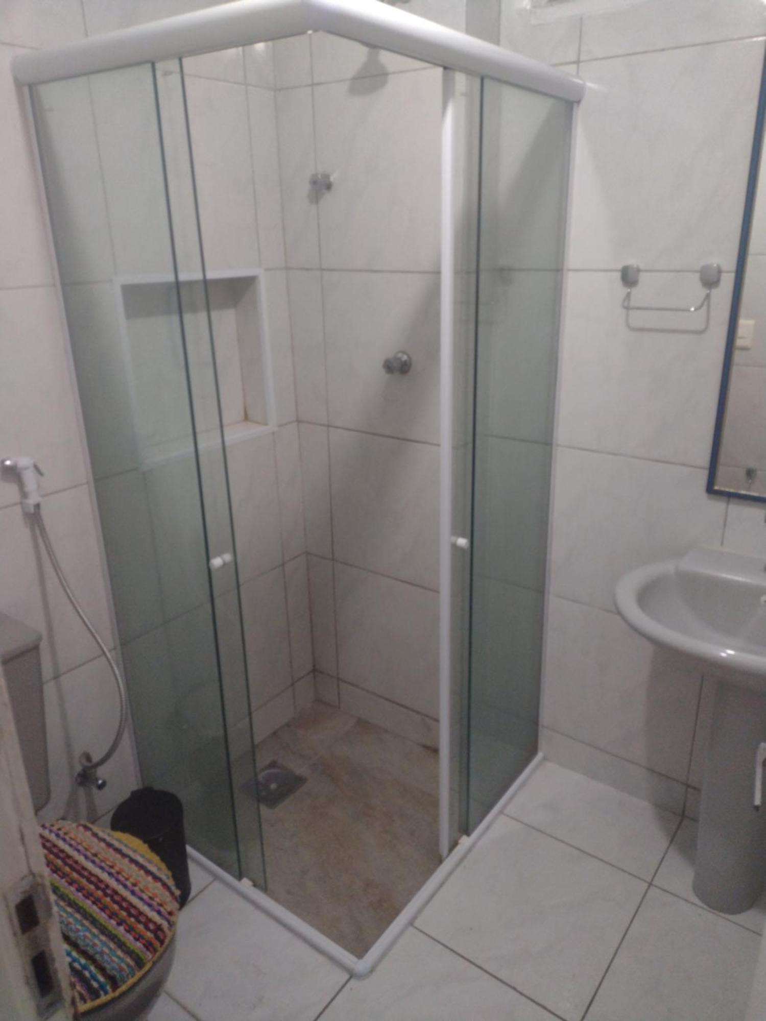 Quarto Solteiro Climatizado Em Condominio Residen *